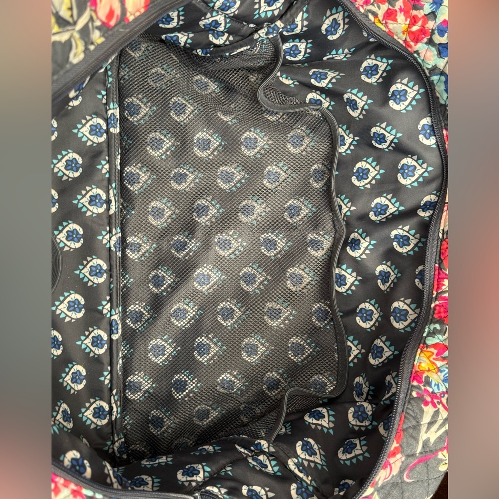 Vera Bradley Khaki Green & Floral Patterned Tote. Overnight bag - Picture 12 of 14